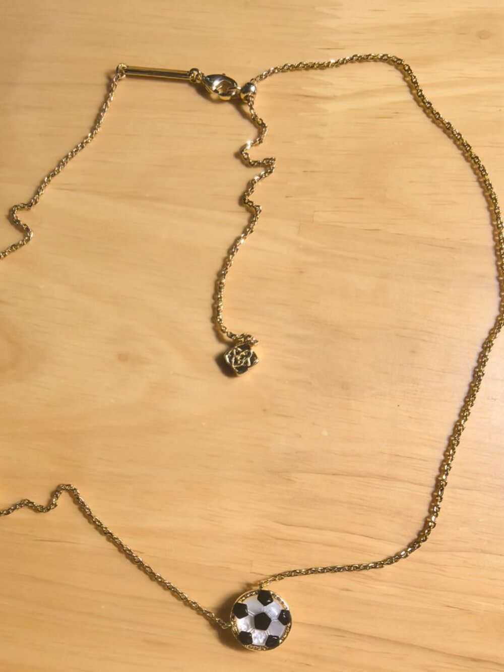 Kendra Scott Soccer Necklace⚽️⚽️ - Picture 3 of 4